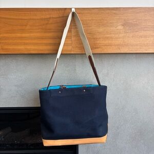 RARE AND RETIRED COACH BLEECKER
BEACH CANVAS TOTE STYLE # F70897
